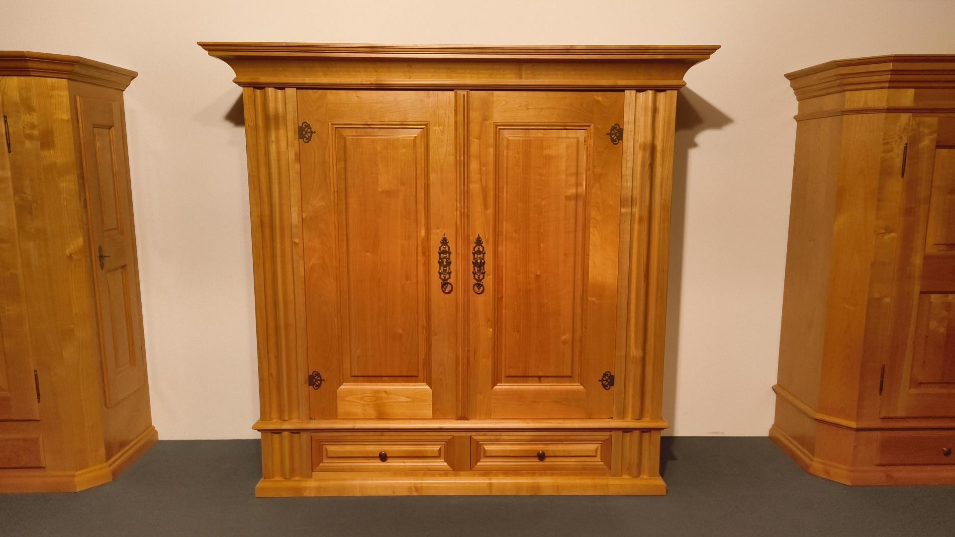Massivholzschrank Zürcher  201 x 191 x 72 cm 