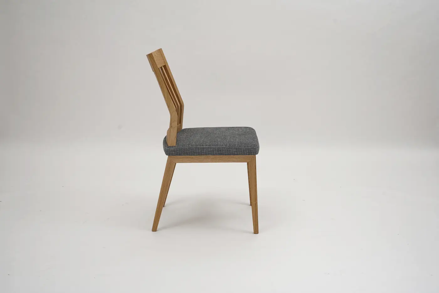 Stuhl Emma mit Holzrücken